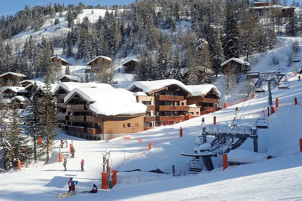 Skissim Premium - Résidence Les Chalets d'Edelweiss 4* by Travelski La Plagne 0*,  Frankrig
